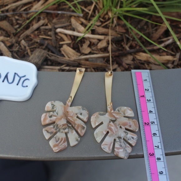New Cream leaf leaves dangling acrylic earrings - Picture 6 of 8